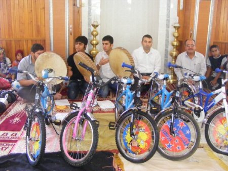 Kur’an Kursunda Başarılı Öğrencilere Bisiklet Hediye Edildi