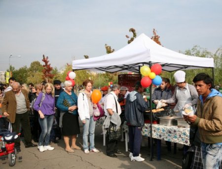 Kurban etinden döner yapıp dağıttılar