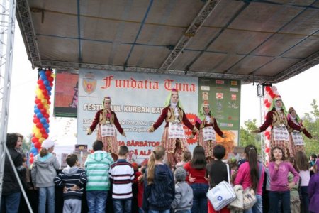 Kurban etinden döner yapıp dağıttılar