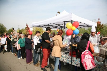 Kurban etinden döner yapıp dağıttılar