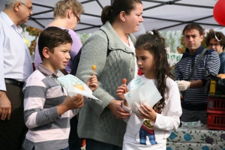 Kurban etinden döner yapıp dağıttılar
