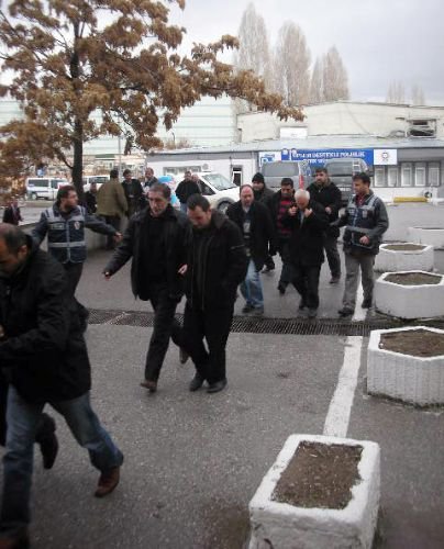 Kurban Kesim İhalesinde Gözaltına Alınan Zanlılar Mahkemeye Sevkedildi (1)