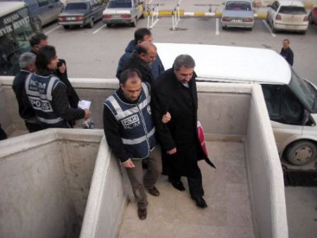 Kurban Kesim İhalesinde Gözaltına Alınan Zanlılar Mahkemeye Sevkedildi (1)
