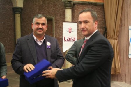 Kurbanla gönül köprüsü kuranlara teşekkür plaketi