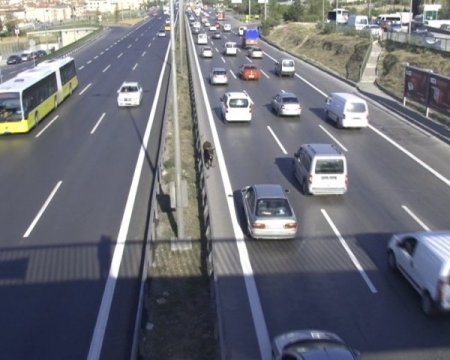 Kurbanlık boğa E-5’i birbirine kattı