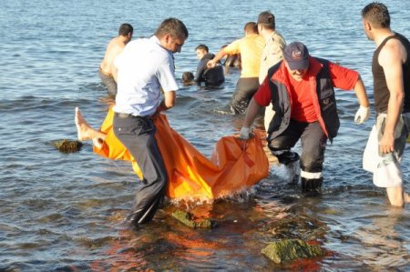Kurbanlık satmak için Trabzon'a gelen Ağrılı 2 genç, denizde boğuldu