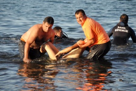 Kurbanlık satmak için Trabzon'a gelen Ağrılı 2 genç, denizde boğuldu