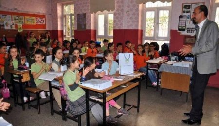 Kurbanoğlu, öğrencilere yerel yönetim dersi verdi