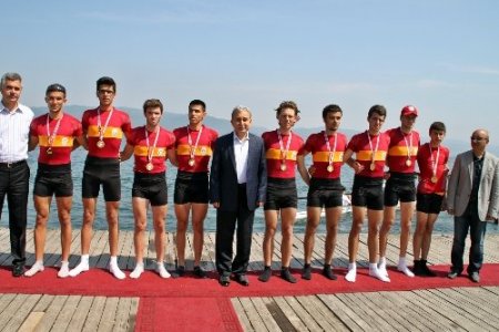 Kürek yarışlarında ODTÜ'den Fenerbahçe, Galatasaray tepkisi