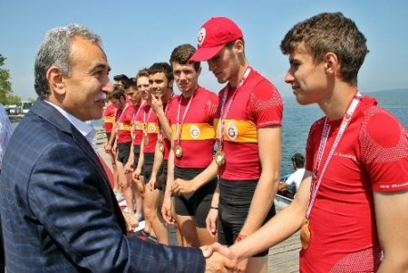 Kürek yarışlarında ODTÜ'den Fenerbahçe, Galatasaray tepkisi