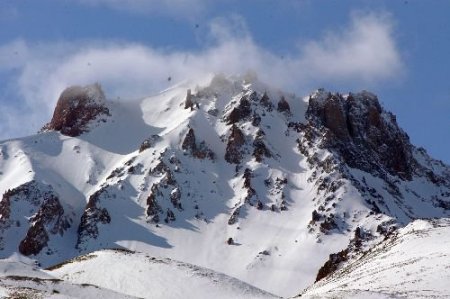 Küresel Isınma Erciyes Buzulunu Her Yıl 4 Metre Küçültüyor