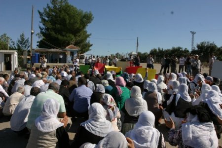 Kürkçüler Cezaevi önünde açlık grevine destek eylemi