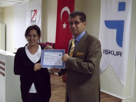 Kursiyerler, bilgisayarlı muhasebe kursu sertifikalarını aldı
