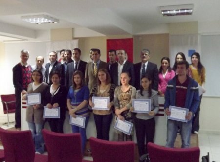 Kursiyerler, bilgisayarlı muhasebe kursu sertifikalarını aldı