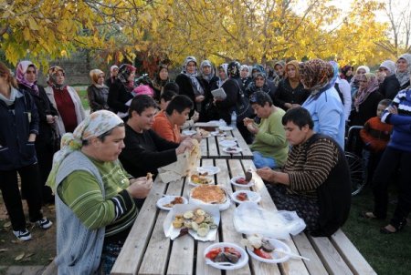 Kursiyerler, Güçsüzler Yurdu sakinlerine moral oldu