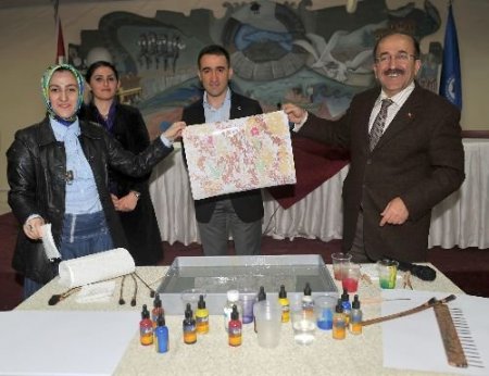 Kursiyerler Ebrudan Elde Ettikleri Gelirle Köy Okullarına Kitap Alacak