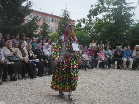Kursiyerler Hünerlerini Şenlikte Sergiledi