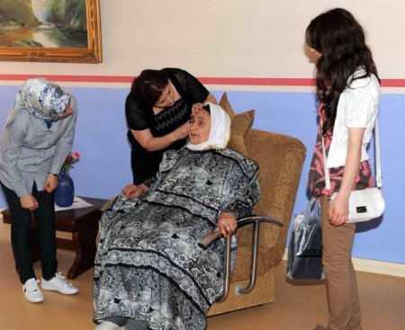 Kursiyerler Yaşlıların Saç Ve Cilt Bakımını Yaptı