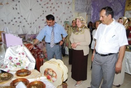 Kursiyerlerin El İşi Göz Nuru Sergiye Çıktı