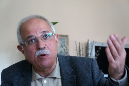 Kürt siyasetçi ve yazar Güçlü: Öcalan ikili oynuyor