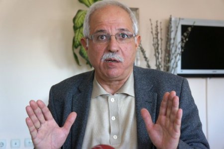 Kürt siyasetçi ve yazar Güçlü: Öcalan ikili oynuyor