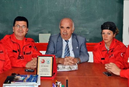 Kurtarma Operasyonlarına Emanet Araçla Gidiyorlar