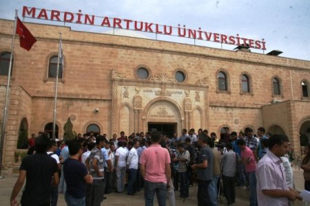Kürtçe dersi öğretmen adayları, YÖK'ün kontenjan düşürmesine tepkili