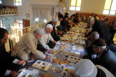 Kürtçe Mevlit Okuyan İmamlar, Bin Kişiye Yemek Verdi