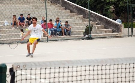 Kurtuluş Tenis Turnuvası Yapıldı