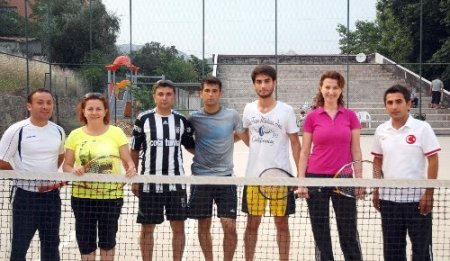 Kurtuluş Tenis Turnuvası Yapıldı