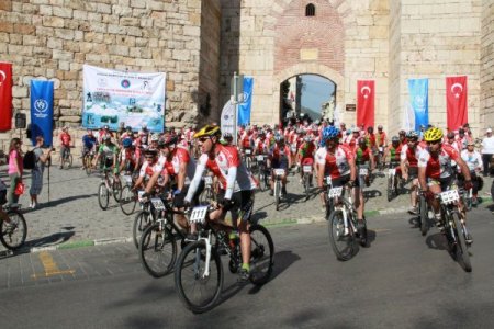 Kuruluştan Kurtuluşa Bisiklet Turunun üçüncü etabı Bursa Tophane’den başladı