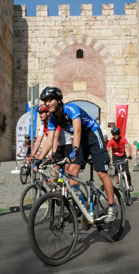 Kuruluştan Kurtuluşa Bisiklet Turunun üçüncü etabı Bursa Tophane’den başladı