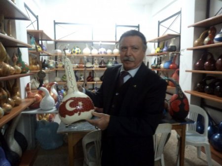 Kuşadalı hanımlar su kabaklarını turistik eşyaya dönüştürüyor