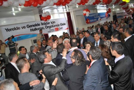 Kuşadası Chp'de Olaylı Kongre