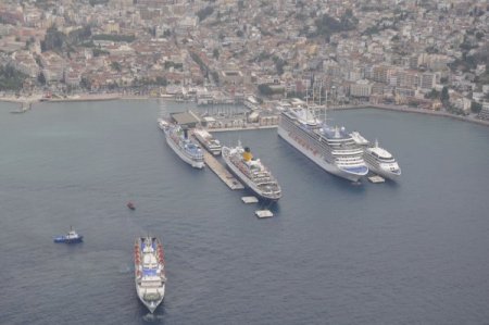 Kuşadası Limanı, 8 Gemi İle Son 10 Yılın Günlük Gemi Rekorunu Kırdı