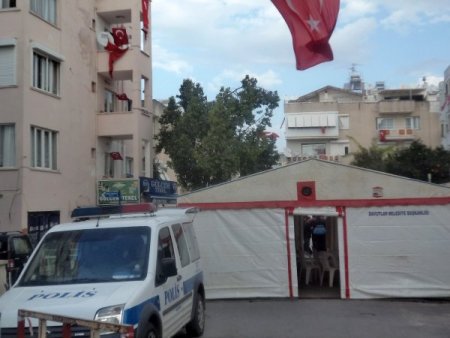 Kuşadası şehidini bekliyor