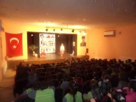 Kuşadası Toplum Sağlığı Merkezi çalışanları obeziteyi tiyatroyla anlattı