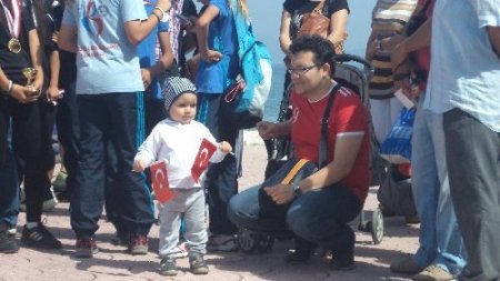 Kuşadası’nda 19 Mayıs karada, havada ve denizde kutlandı