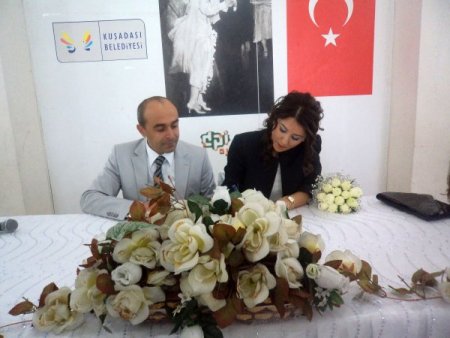 Kuşadası’nda bugün 10 dakikada bir nikah kıyılıyor