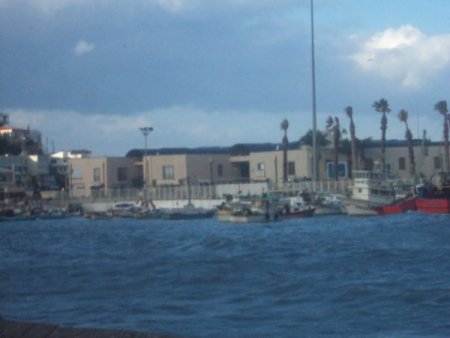 Kuşadası'nda fırtına ve sağanak yağış etkili oldu