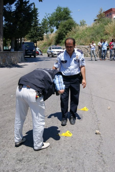 Kuşadası'nda Silahlı Çatışma: 2 Yaralı