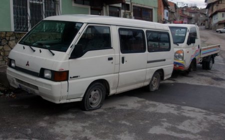 Kütahya polisi onlarca aracın lastiklerini kesen şüphelileri arıyor