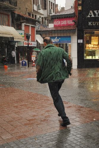 Kütahya'da Bir Saat Süren Şiddetli Yağış Hayatı Felç Etti