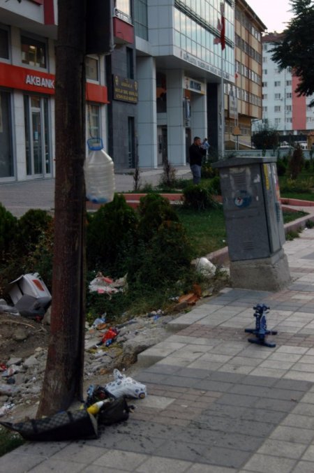 Kütahya'da otobüs durağına bırakılan şüpheli çanta hayatı felç etti