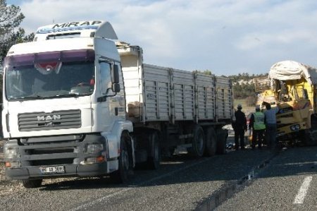 Kütahya'da Trafik Kazası: 2 Kişi Ağır Yaralandı