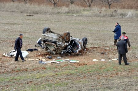 Kütahya'da Trafik Kazası: 2 Ölü, 1 Yaralı