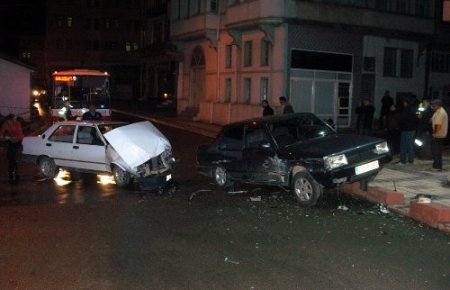 Kütahya'da trafik kazası: 3 yaralı