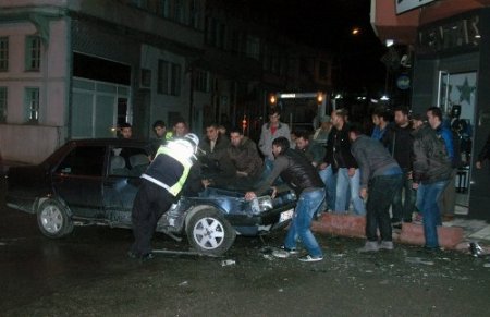 Kütahya'da trafik kazası: 3 yaralı