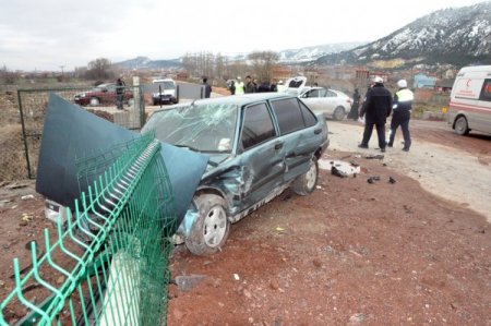 Kütahya'da trafik kazası: 3 yaralı