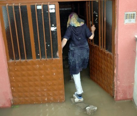 Kütahya'da Yağış Hayatı Felç Etti